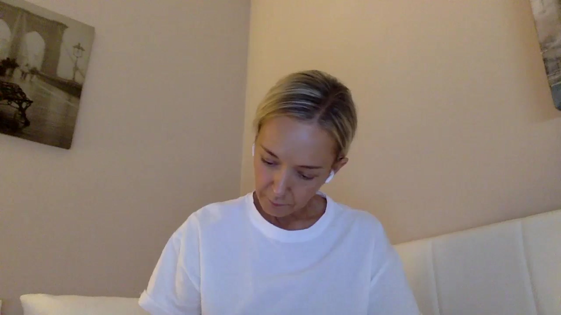 Gallery image thumbnail from Aimee_Angel's myfreecams stream on, 08/16/2024, 15:03 image 6 of 20