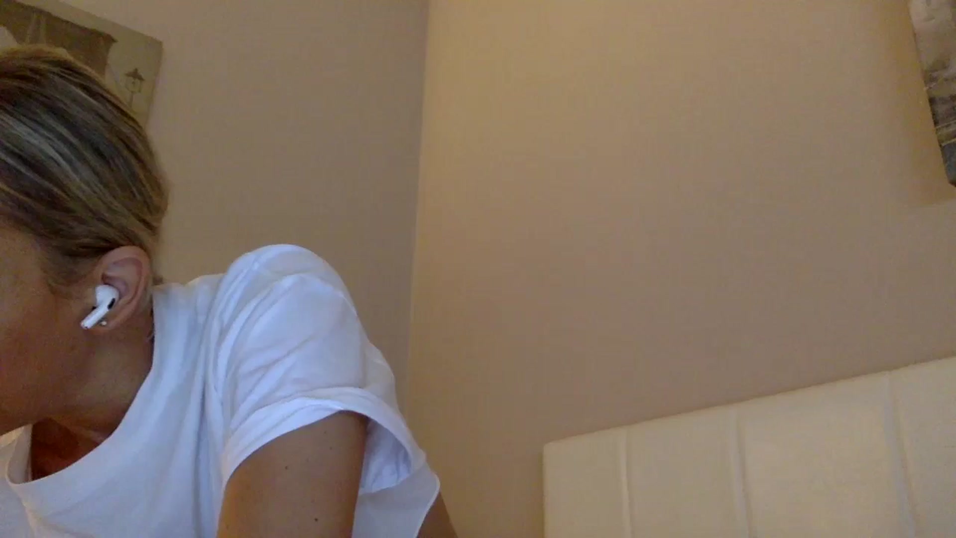 Gallery image thumbnail from Aimee_Angel's myfreecams stream on, 08/16/2024, 15:03 image 10 of 20