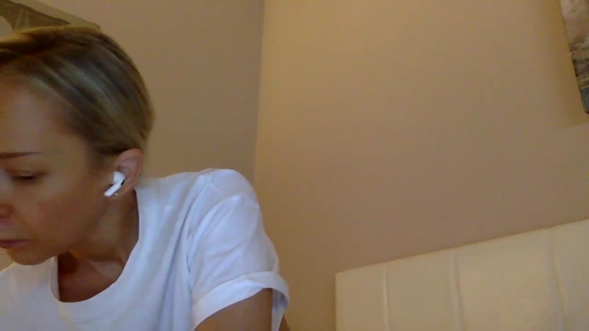 Gallery image thumbnail from Aimee_Angel's myfreecams stream on, 08/16/2024, 15:03 image 8 of 20