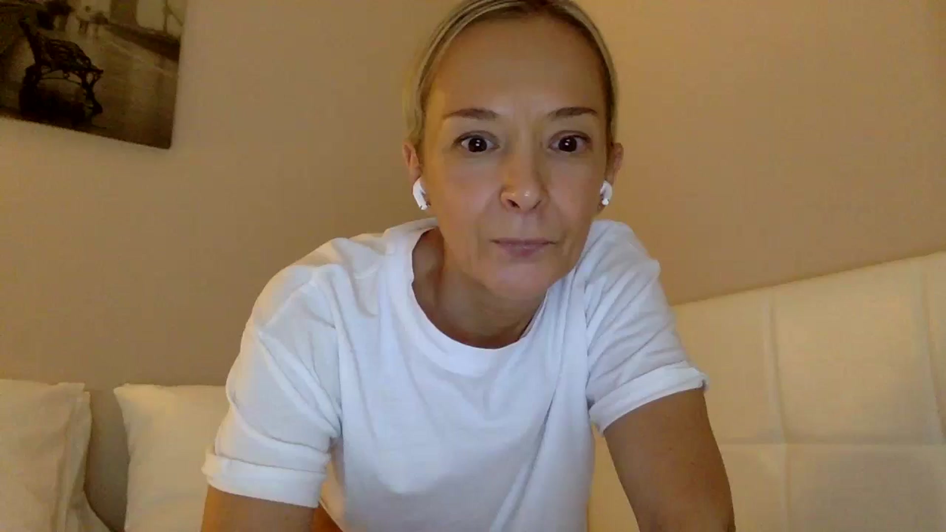 Gallery image thumbnail from Aimee_Angel's myfreecams stream on, 08/16/2024, 15:36 image 10 of 20