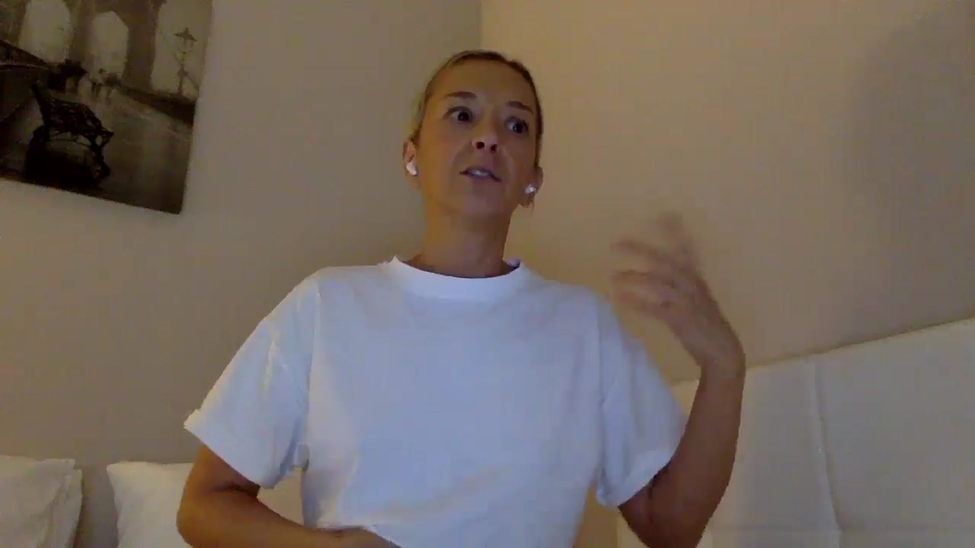 Gallery image thumbnail from Aimee_Angel's myfreecams stream on, 08/16/2024, 15:36 image 5 of 20