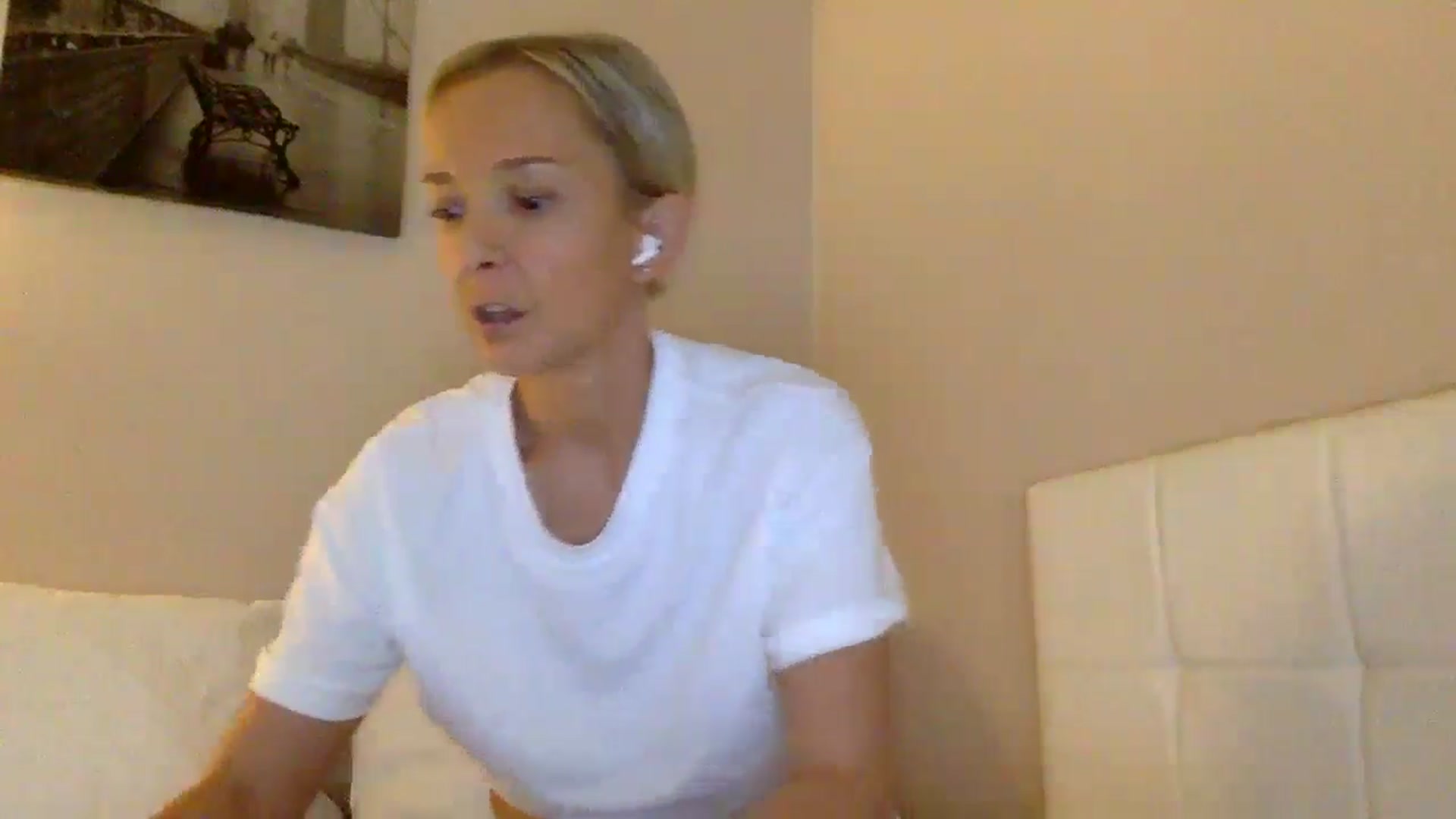 Gallery image thumbnail from Aimee_Angel's myfreecams stream on, 08/16/2024, 15:36 image 18 of 20