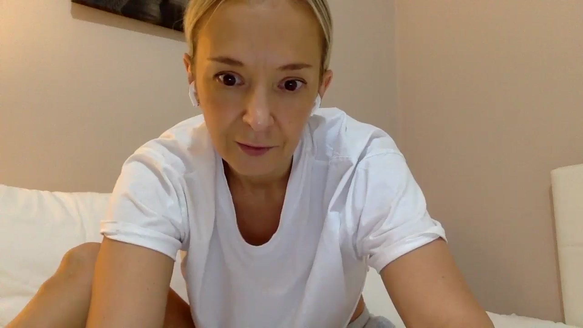 Gallery image thumbnail from Aimee_Angel's myfreecams stream on, 08/16/2024, 21:49 image 10 of 20