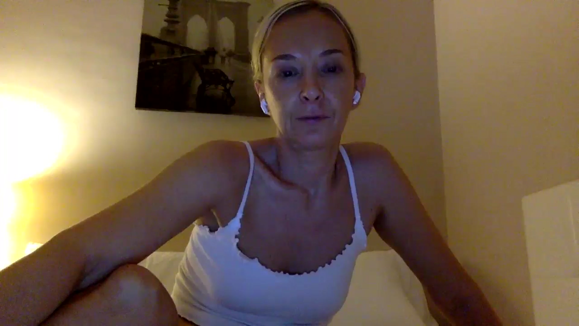 Gallery image thumbnail from Aimee_Angel's myfreecams stream on, 08/20/2024, 22:29 image 14 of 20