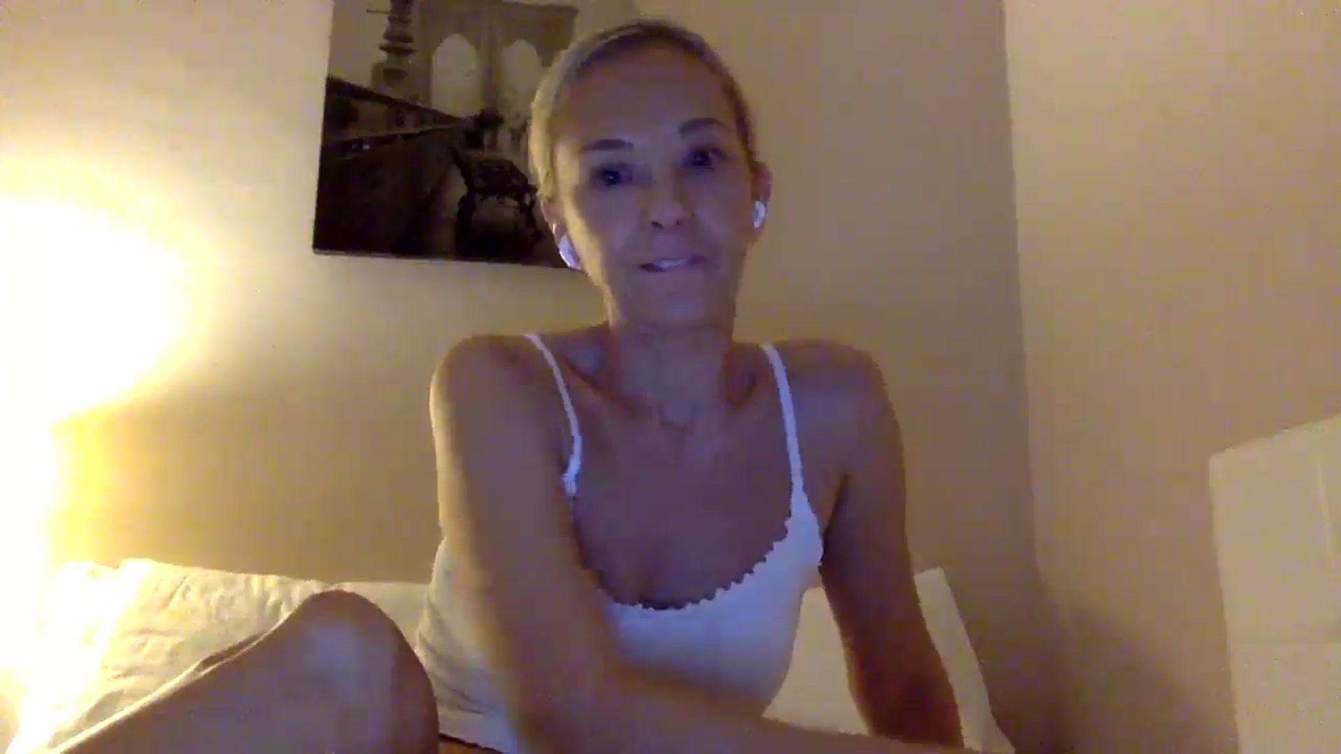 Gallery image thumbnail from Aimee_Angel's myfreecams stream on, 08/20/2024, 22:29 image 9 of 20