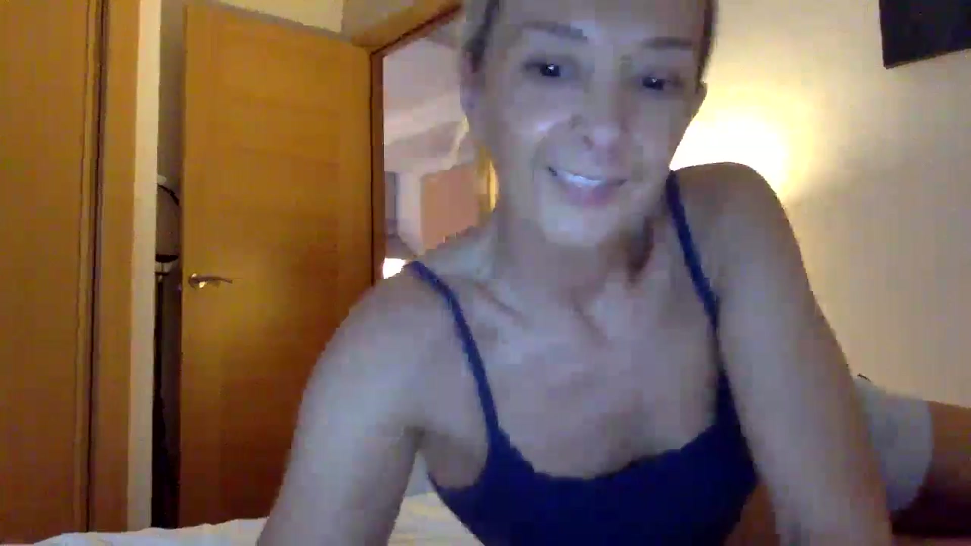 Gallery image thumbnail from Aimee_Angel's myfreecams stream on, 08/27/2024, 18:59 image 8 of 20