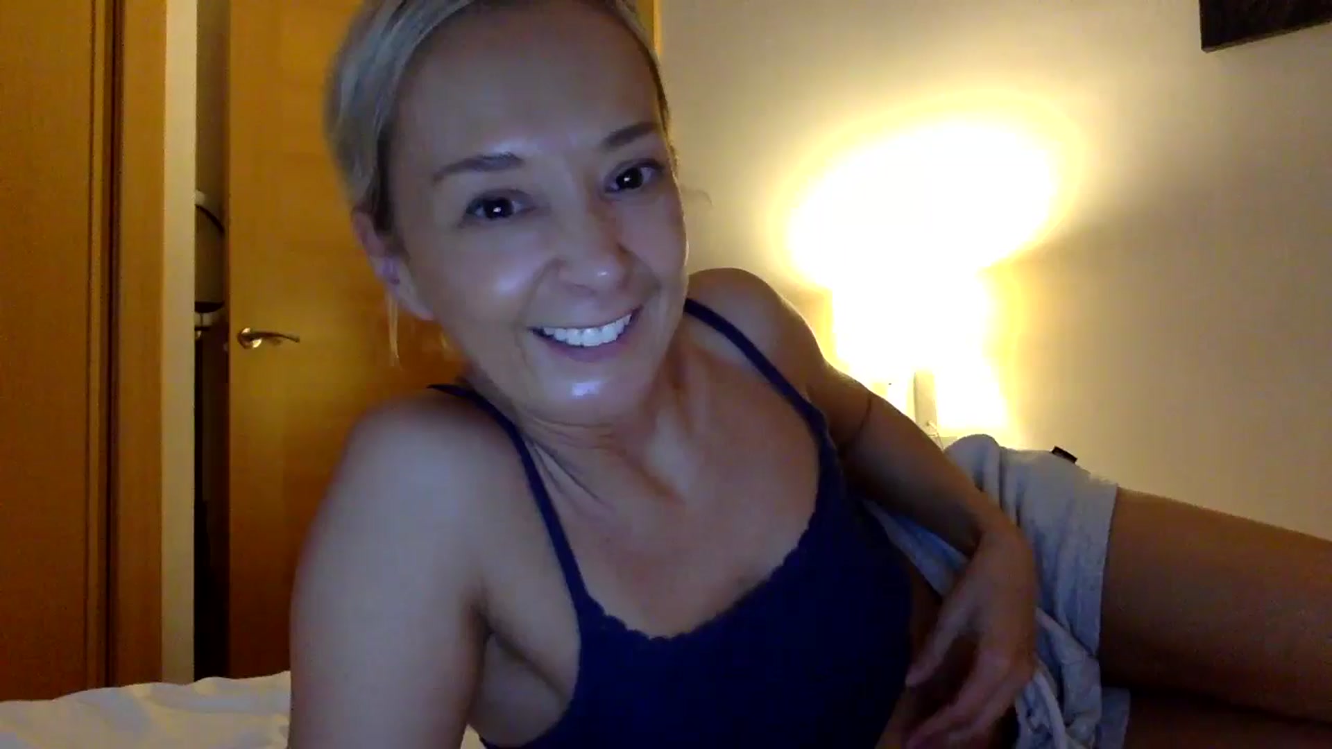 Gallery image thumbnail from Aimee_Angel's myfreecams stream on, 08/27/2024, 18:59 image 12 of 20