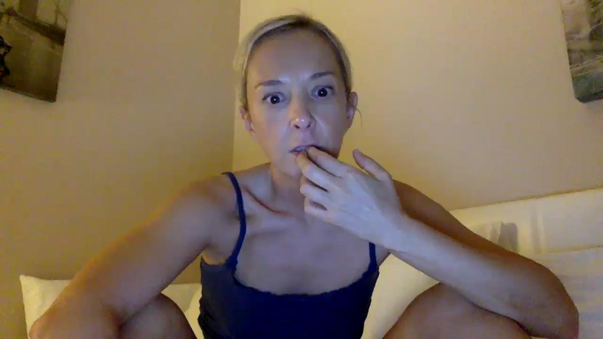 Gallery image thumbnail from Aimee_Angel's myfreecams stream on, 08/27/2024, 21:21 image 9 of 20