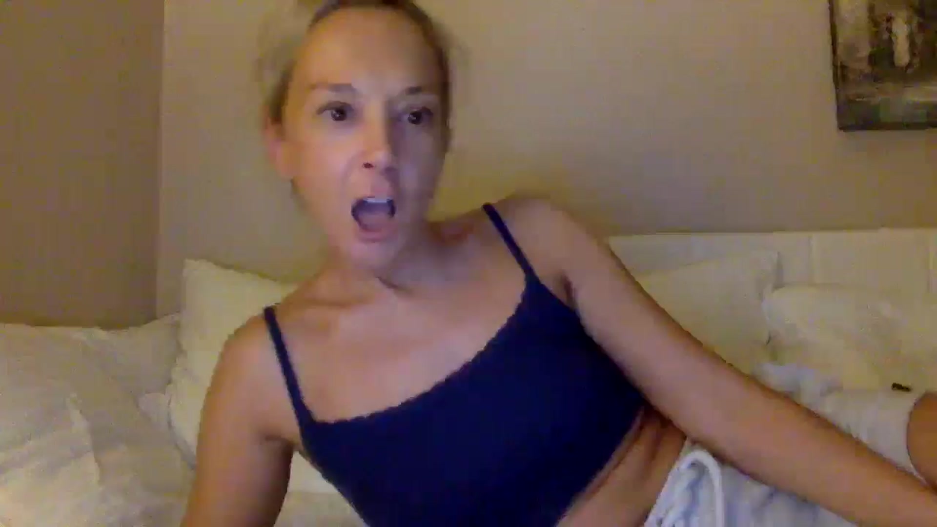 Gallery image thumbnail from Aimee_Angel's myfreecams stream on, 08/27/2024, 21:21 image 1 of 20