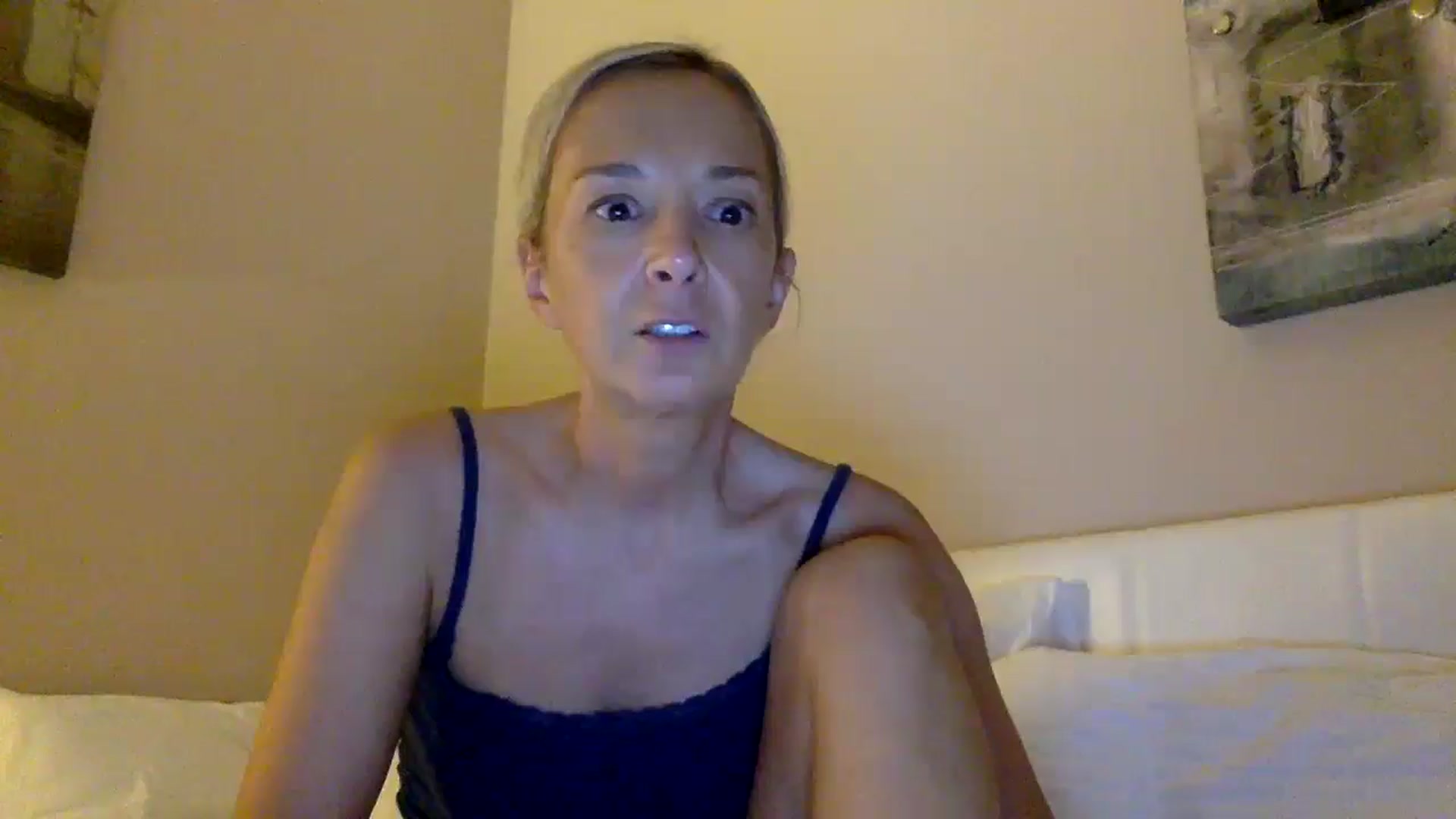 Gallery image thumbnail from Aimee_Angel's myfreecams stream on, 08/27/2024, 21:21 image 5 of 20