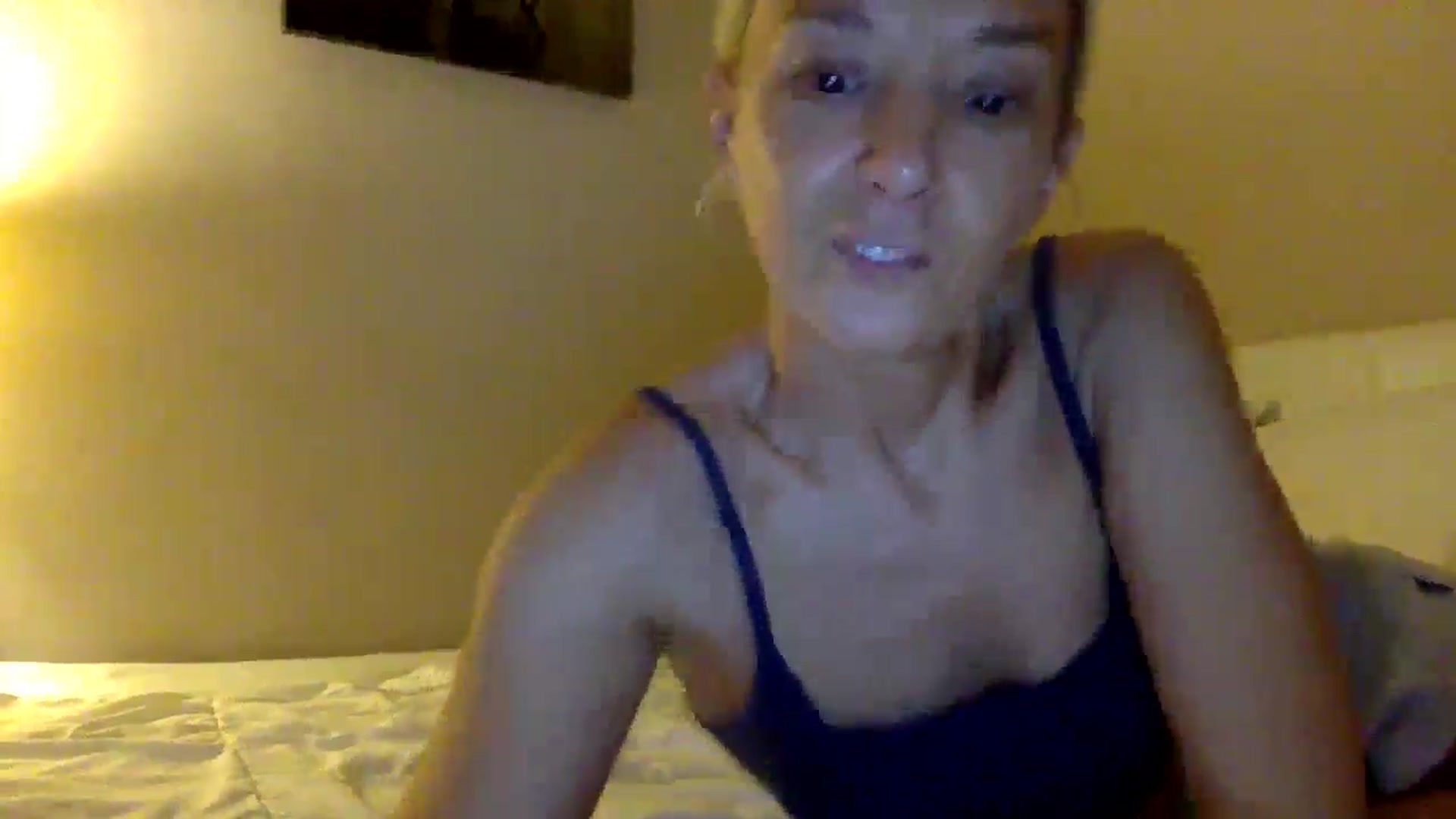 Gallery image thumbnail from Aimee_Angel's myfreecams stream on, 08/27/2024, 21:41 image 4 of 20