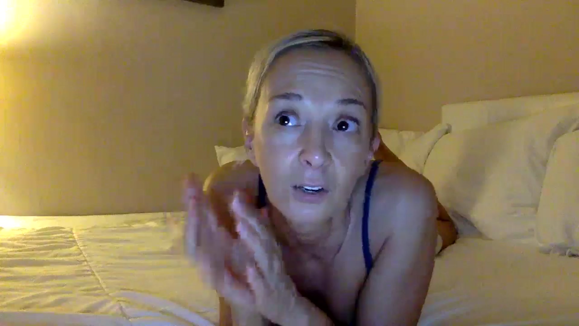 Gallery image thumbnail from Aimee_Angel's myfreecams stream on, 08/27/2024, 21:41 image 15 of 20