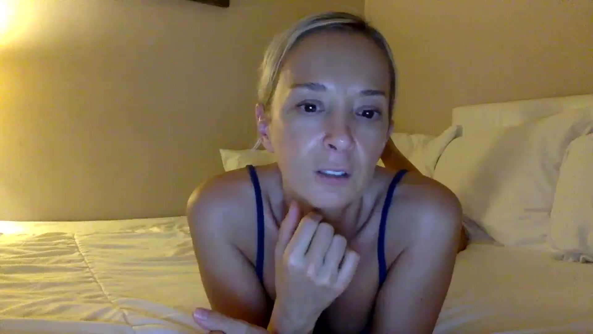 Gallery image thumbnail from Aimee_Angel's myfreecams stream on, 08/27/2024, 21:41 image 16 of 20