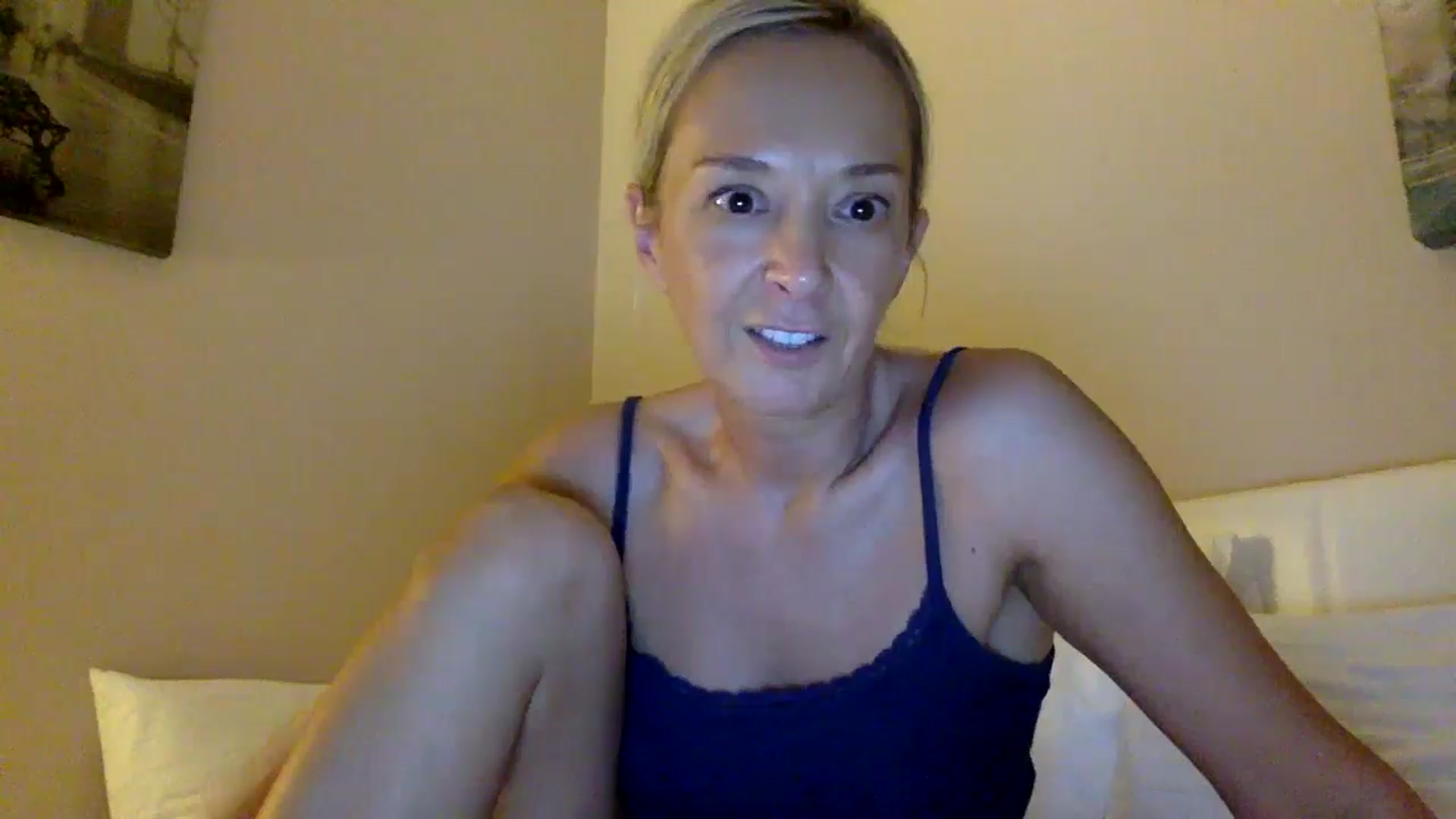 Gallery image thumbnail from Aimee_Angel's myfreecams stream on, 08/27/2024, 21:41 image 2 of 20