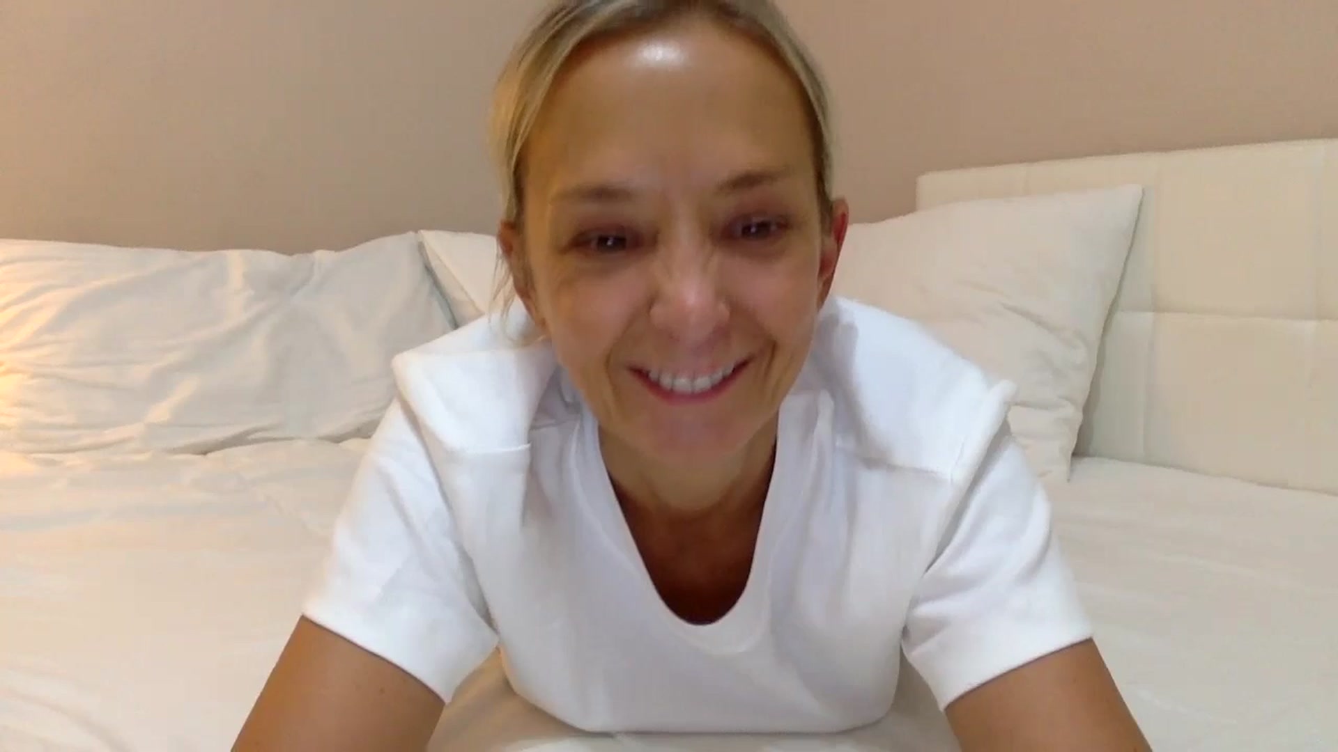 Gallery image thumbnail from Aimee_Angel's myfreecams stream on, 09/15/2024, 21:42 image 9 of 20