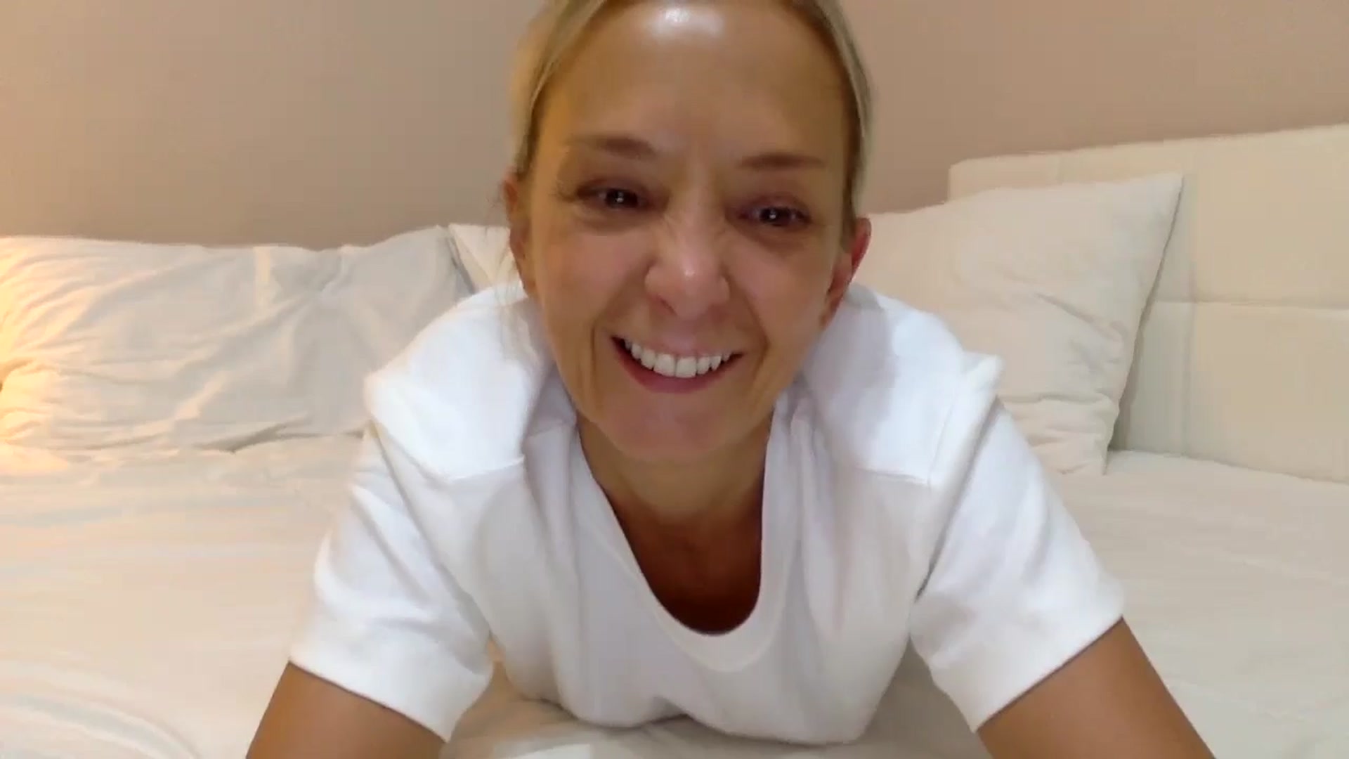 Gallery image thumbnail from Aimee_Angel's myfreecams stream on, 09/15/2024, 21:42 image 12 of 20