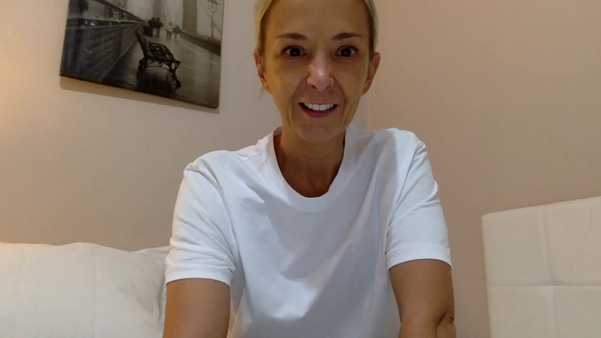 Gallery image thumbnail from Aimee_Angel's myfreecams stream on, 09/18/2024, 19:39 image 3 of 20