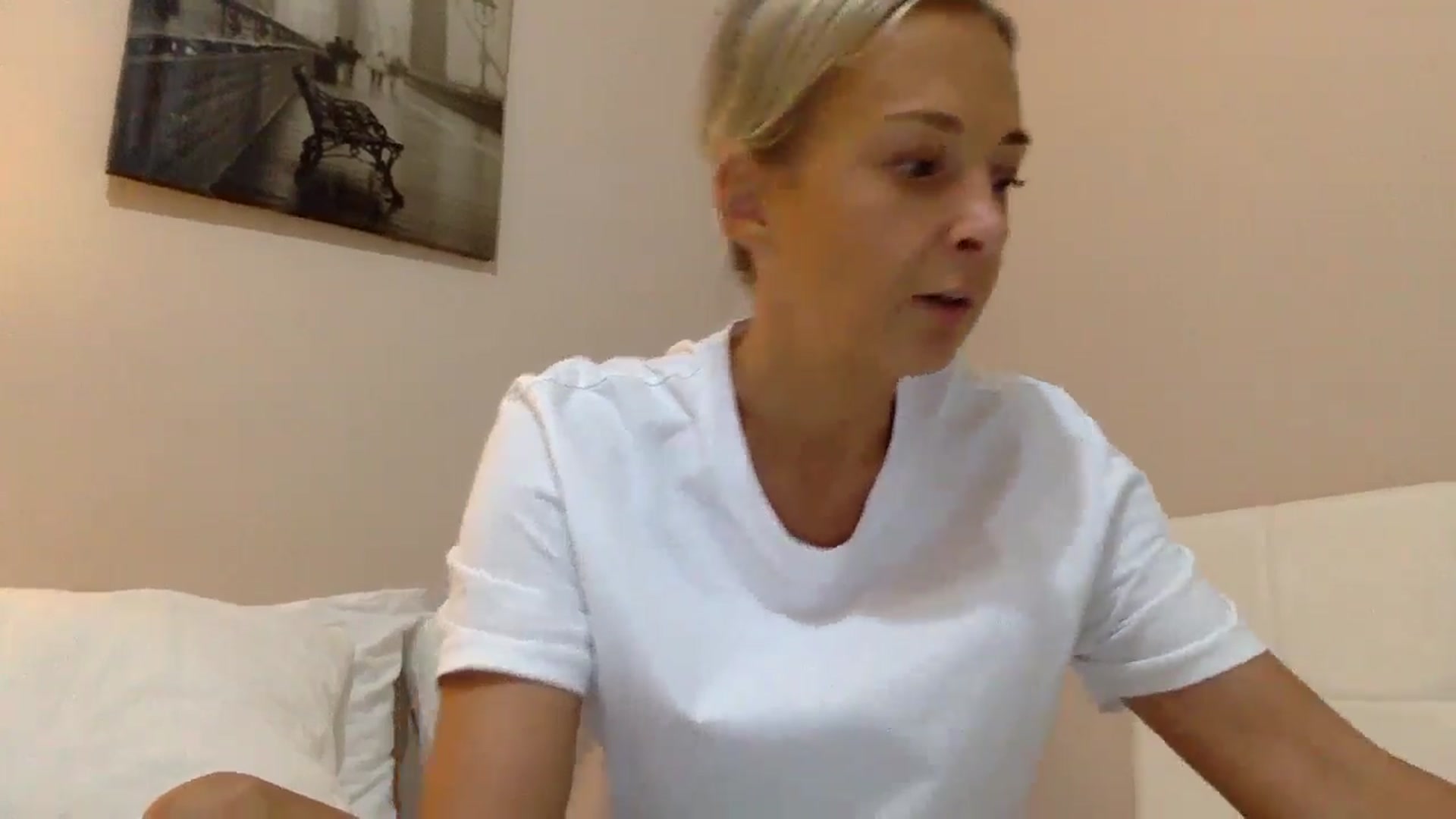 Gallery image thumbnail from Aimee_Angel's myfreecams stream on, 09/18/2024, 19:39 image 6 of 20