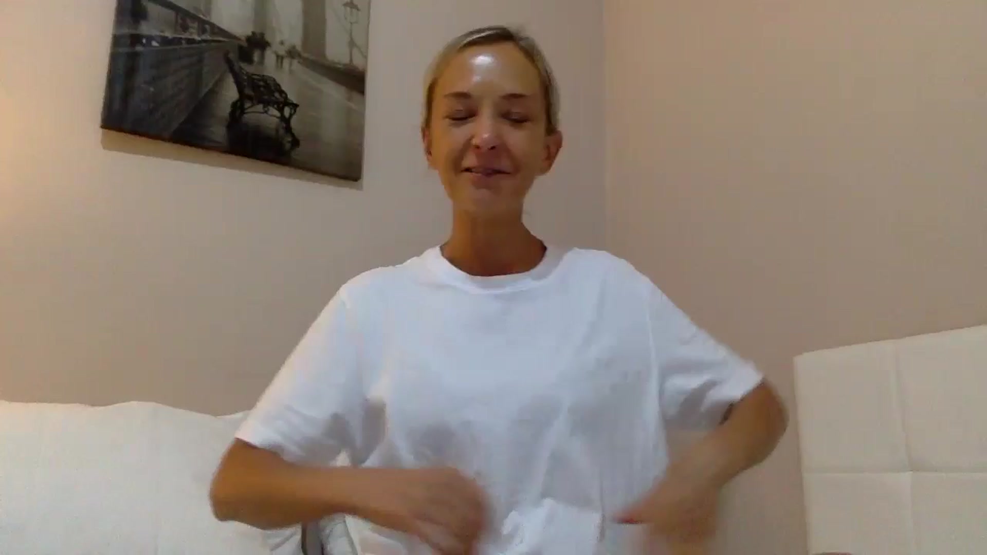 Gallery image thumbnail from Aimee_Angel's myfreecams stream on, 09/18/2024, 19:39 image 1 of 20