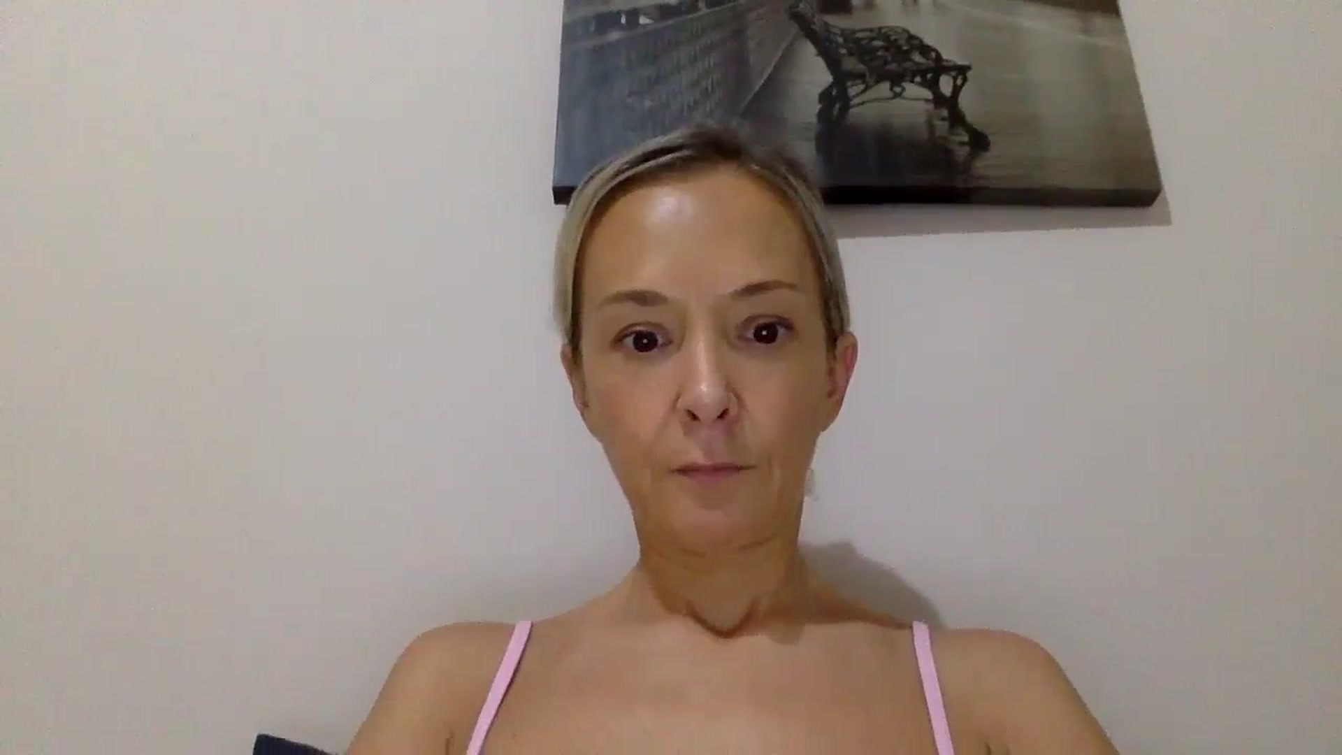 Gallery image thumbnail from Aimee_Angel's myfreecams stream on, 10/06/2024, 16:40 image 5 of 20