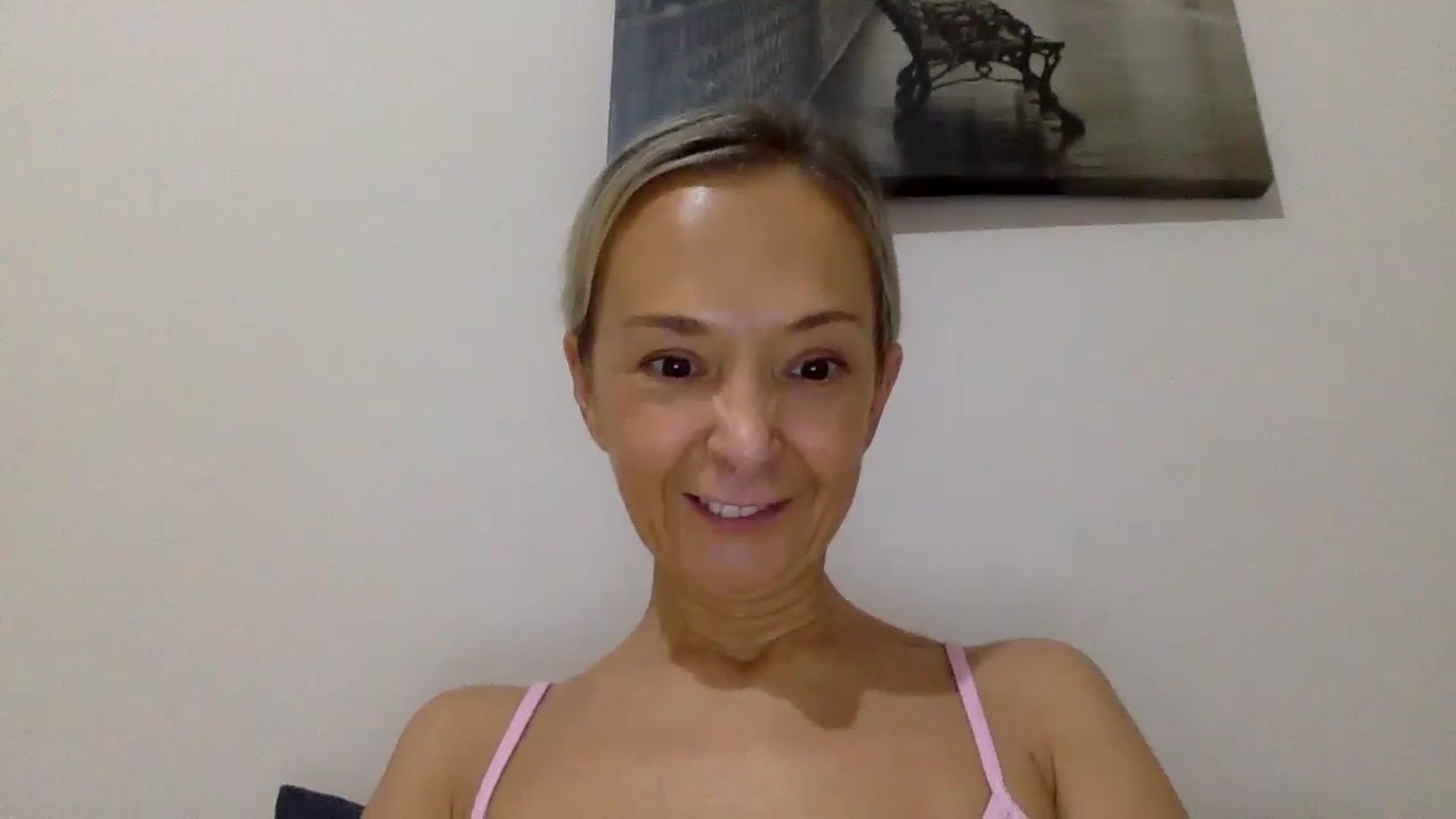 Gallery image thumbnail from Aimee_Angel's myfreecams stream on, 10/06/2024, 16:40 image 9 of 20