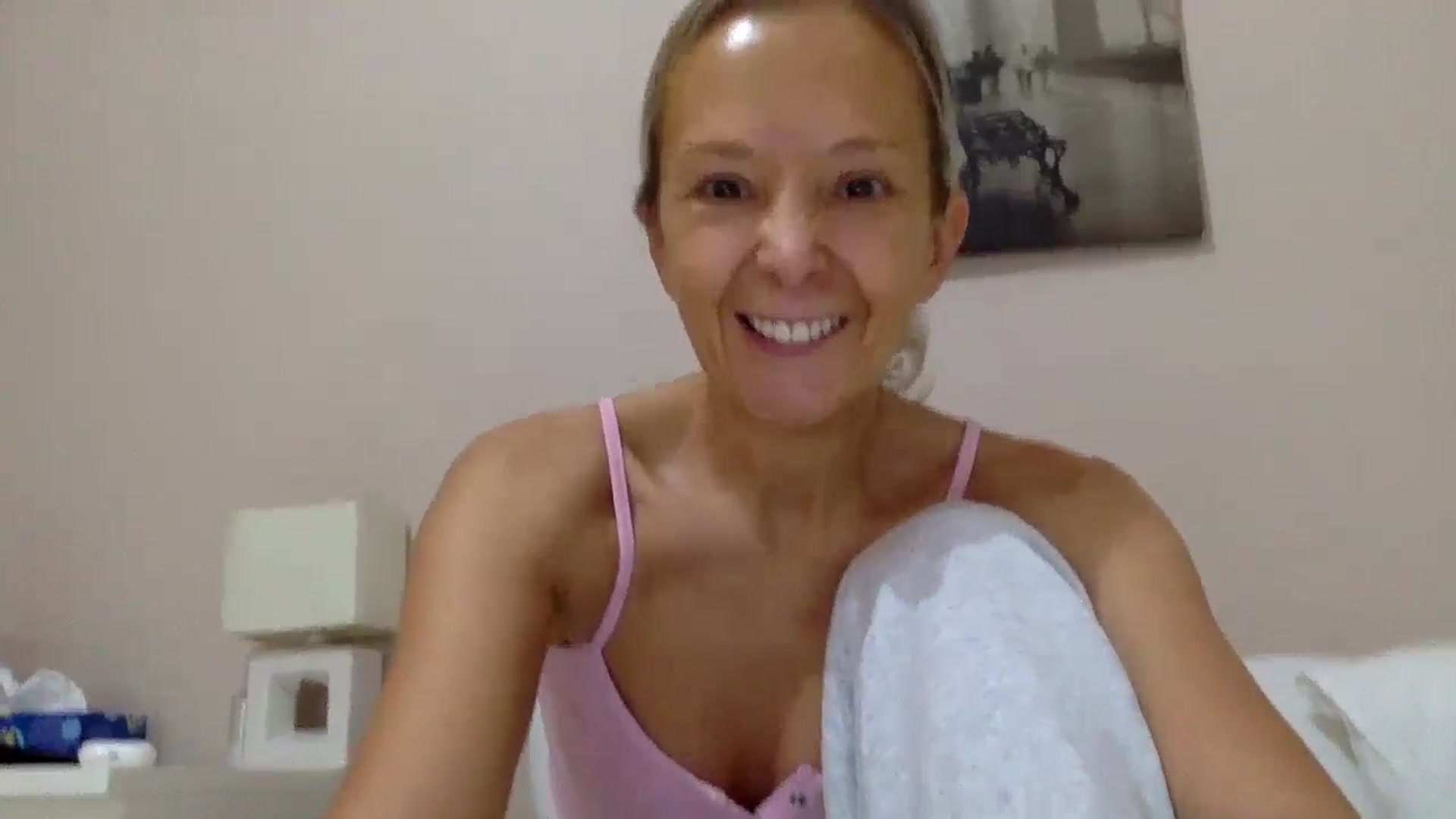Gallery image thumbnail from Aimee_Angel's myfreecams stream on, 10/13/2024, 14:31 image 10 of 20