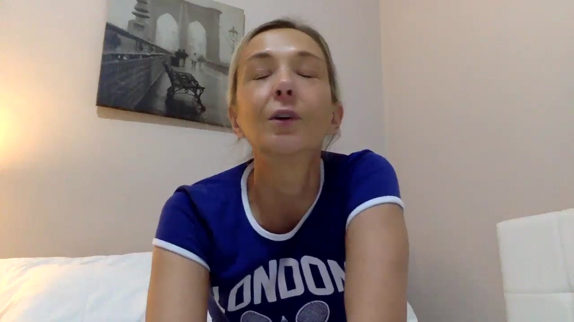 Gallery image thumbnail from Aimee_Angel's myfreecams stream on, 10/18/2024, 21:08 image 14 of 20