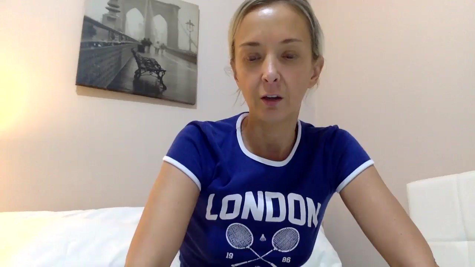 Gallery image thumbnail from Aimee_Angel's myfreecams stream on, 10/18/2024, 21:08 image 11 of 20