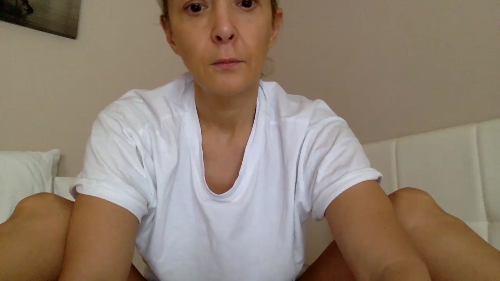 Gallery image thumbnail from Aimee_Angel's myfreecams stream on, 10/21/2024, 14:50 image 14 of 20