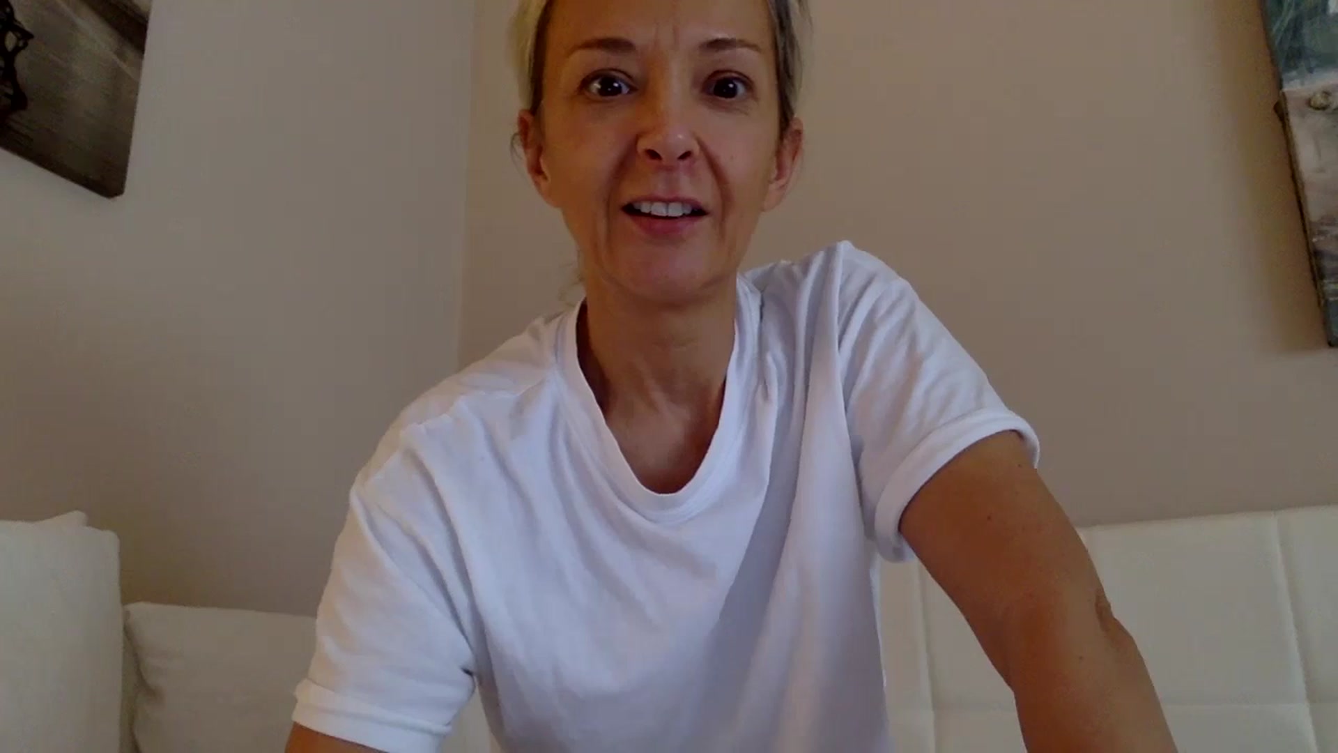 Gallery image thumbnail from Aimee_Angel's myfreecams stream on, 10/21/2024, 15:15 image 5 of 20