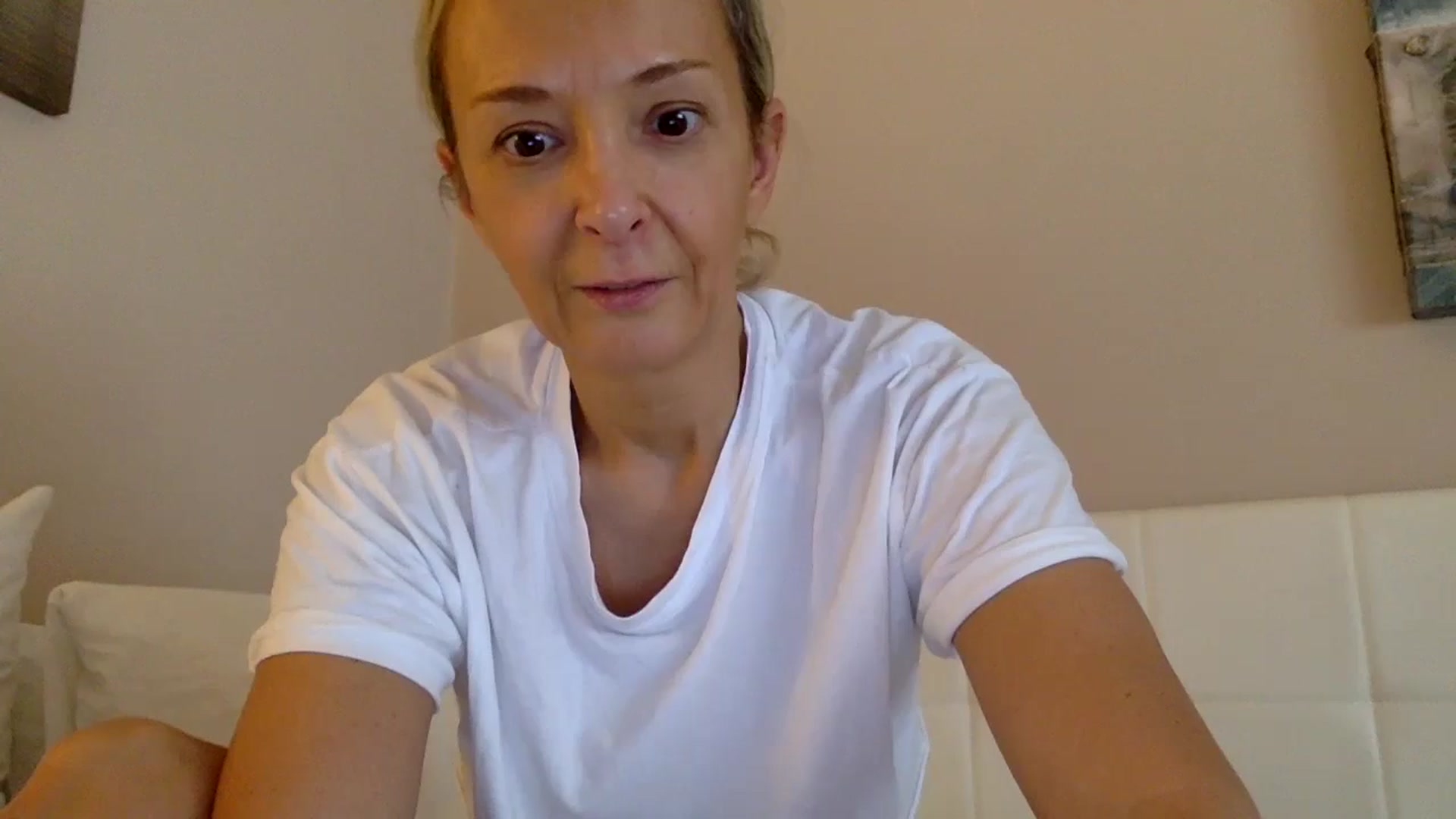 Gallery image thumbnail from Aimee_Angel's myfreecams stream on, 10/21/2024, 15:15 image 20 of 20