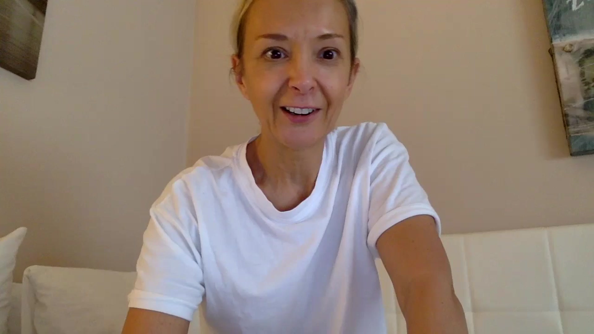 Gallery image thumbnail from Aimee_Angel's myfreecams stream on, 10/21/2024, 15:15 image 13 of 20