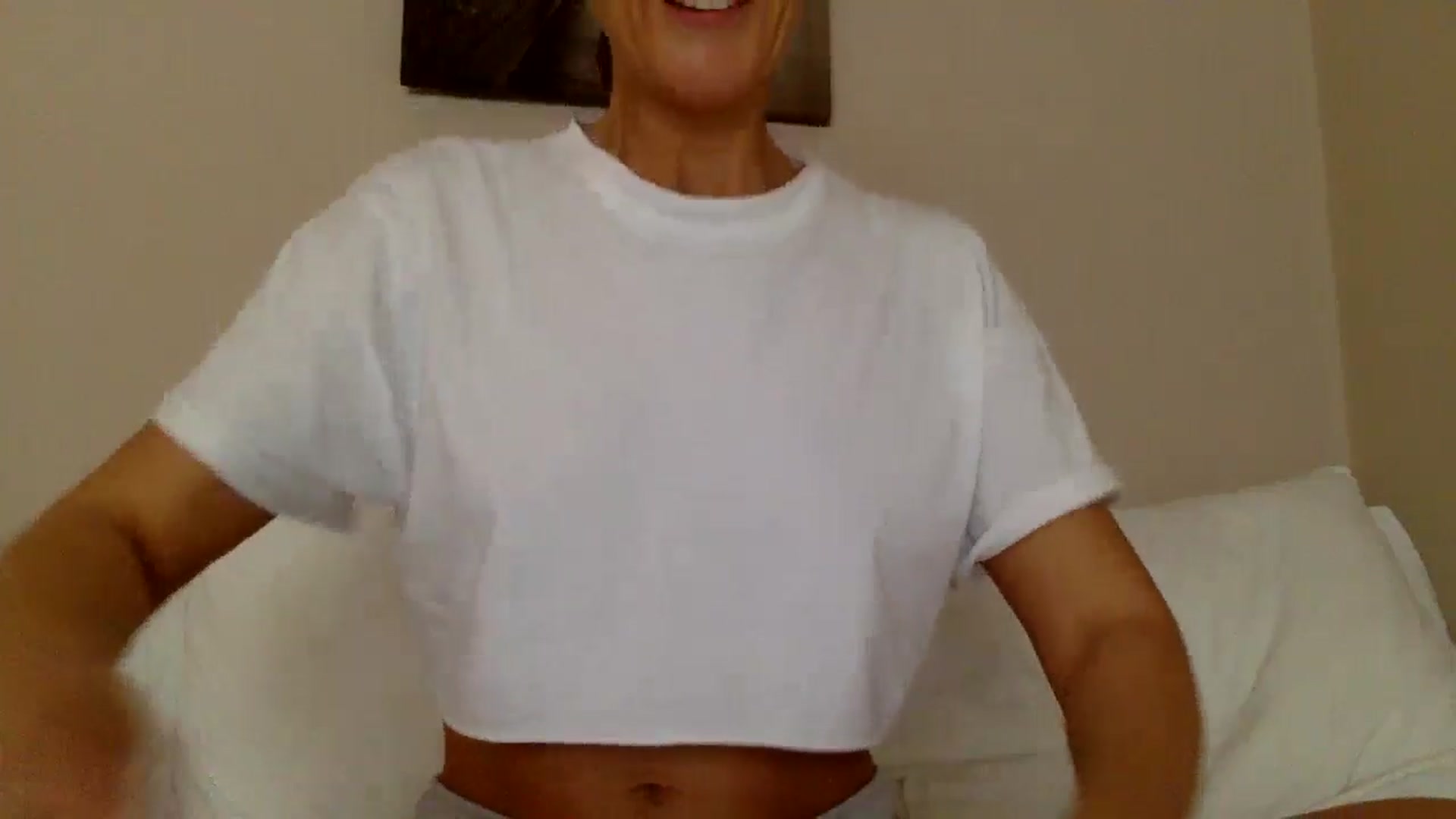Gallery image thumbnail from Aimee_Angel's myfreecams stream on, 10/21/2024, 15:15 image 3 of 20