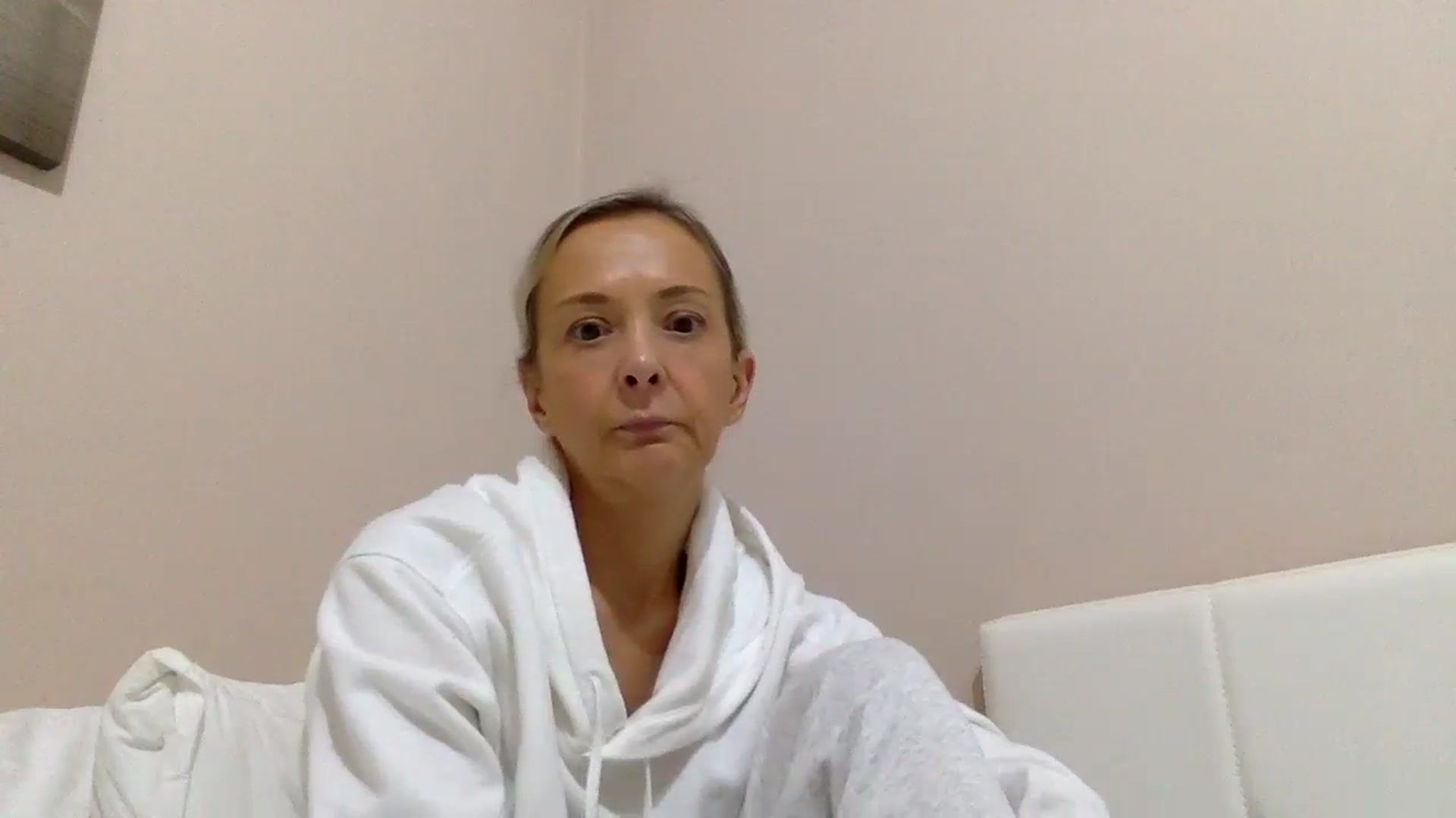 Gallery image thumbnail from Aimee_Angel's myfreecams stream on, 10/22/2024, 18:21 image 15 of 20