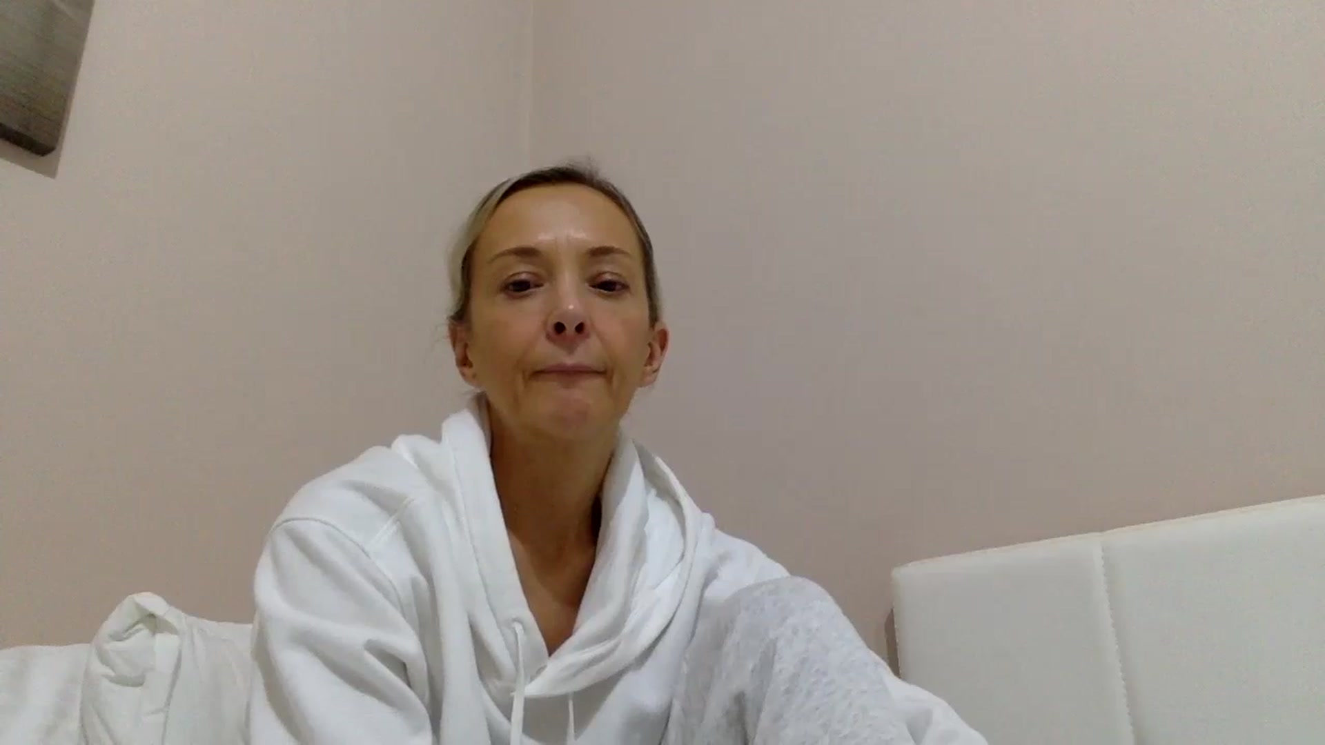 Gallery image thumbnail from Aimee_Angel's myfreecams stream on, 10/22/2024, 18:21 image 16 of 20