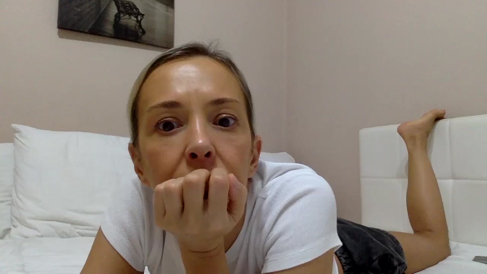 Gallery image thumbnail from Aimee_Angel's myfreecams stream on, 10/25/2024, 21:32 image 19 of 20