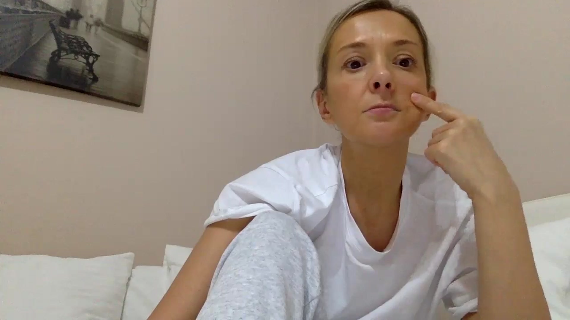 Gallery image thumbnail from Aimee_Angel's myfreecams stream on, 10/30/2024, 19:28 image 14 of 20