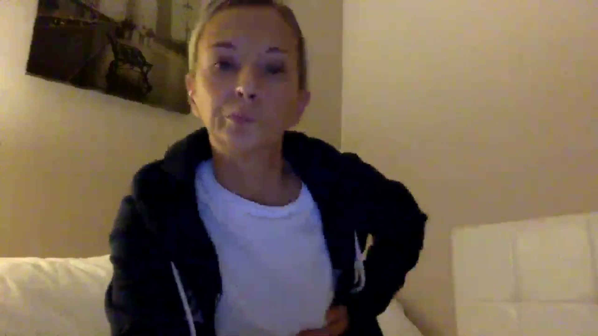 Gallery image thumbnail from Aimee_Angel's myfreecams stream on, 10/31/2024, 24:08 image 16 of 20