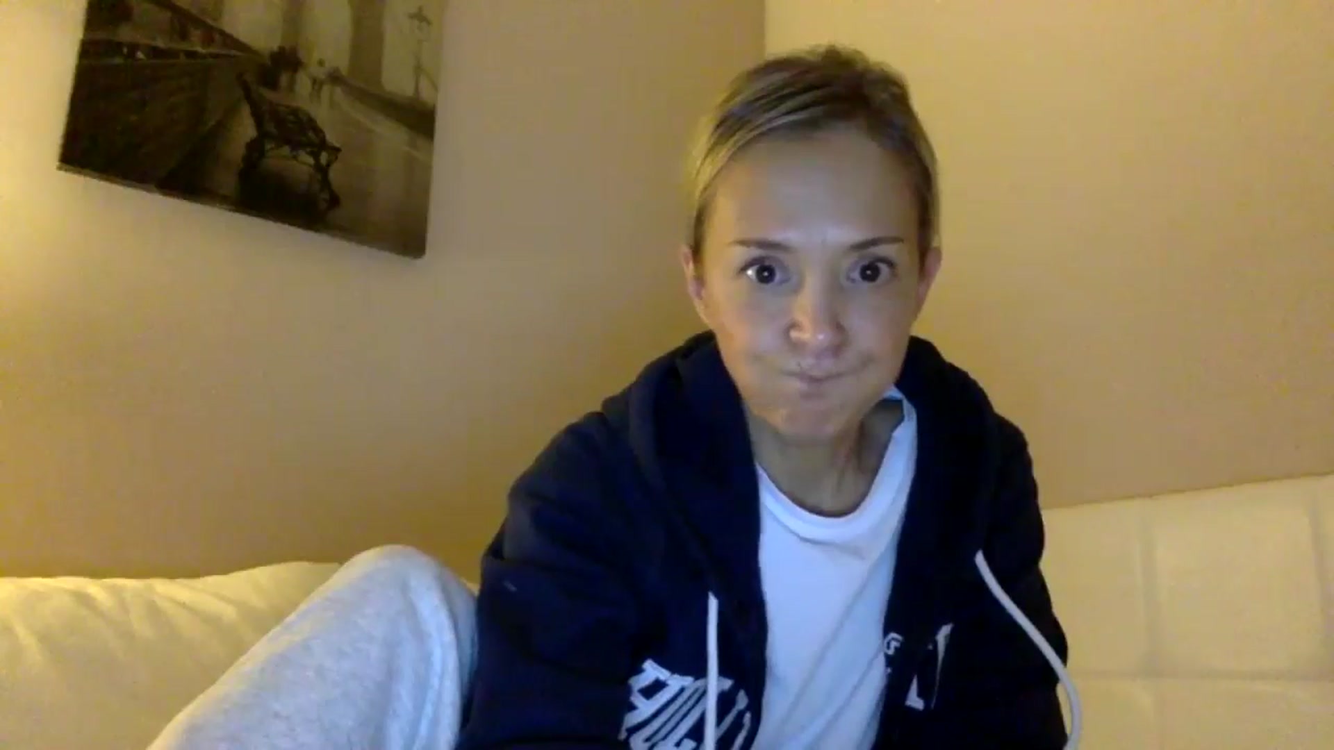 Gallery image thumbnail from Aimee_Angel's myfreecams stream on, 10/31/2024, 24:08 image 18 of 20