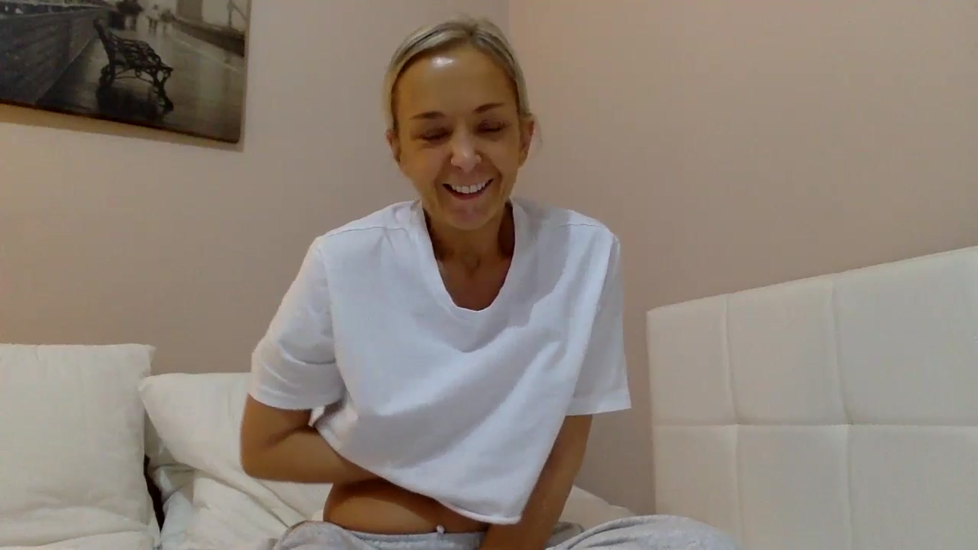 Gallery image thumbnail from Aimee_Angel's myfreecams stream on, 11/15/2024, 22:43 image 19 of 20