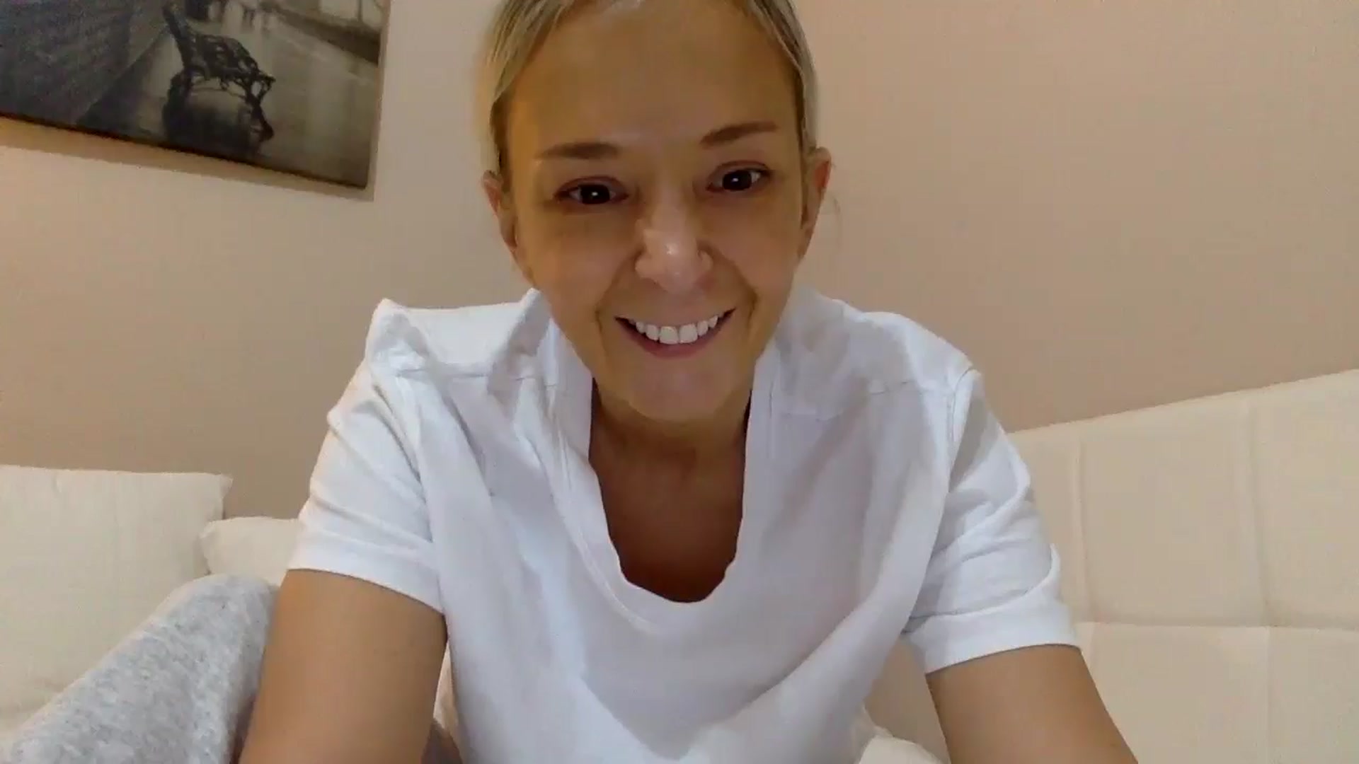 Gallery image thumbnail from Aimee_Angel's myfreecams stream on, 11/15/2024, 22:43 image 18 of 20