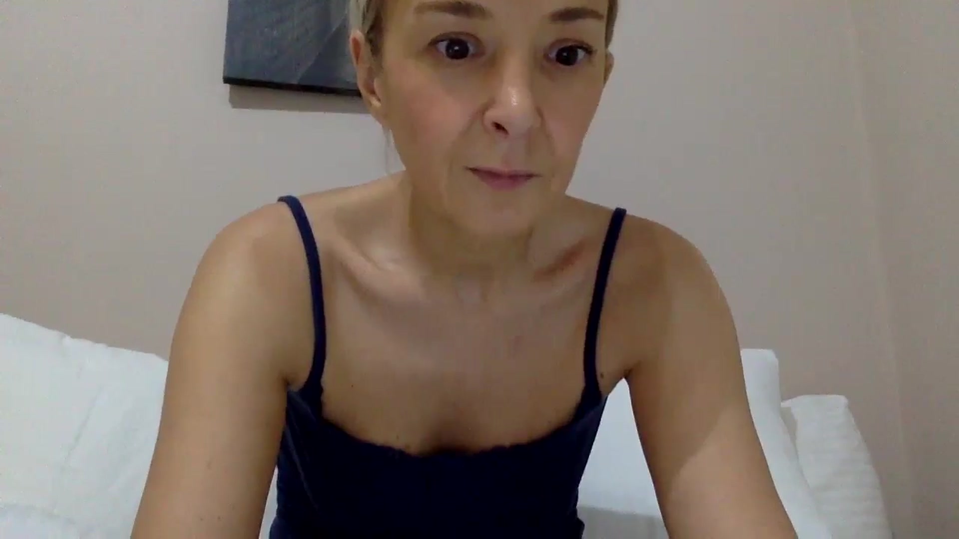 Gallery image thumbnail from Aimee_Angel's myfreecams stream on, 11/19/2024, 18:19 image 20 of 20