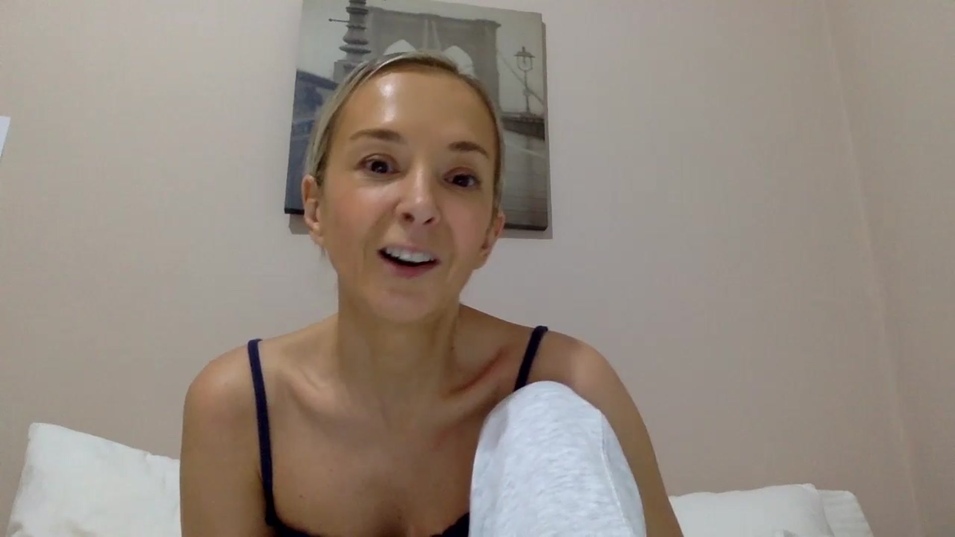 Gallery image thumbnail from Aimee_Angel's myfreecams stream on, 11/19/2024, 18:19 image 14 of 20
