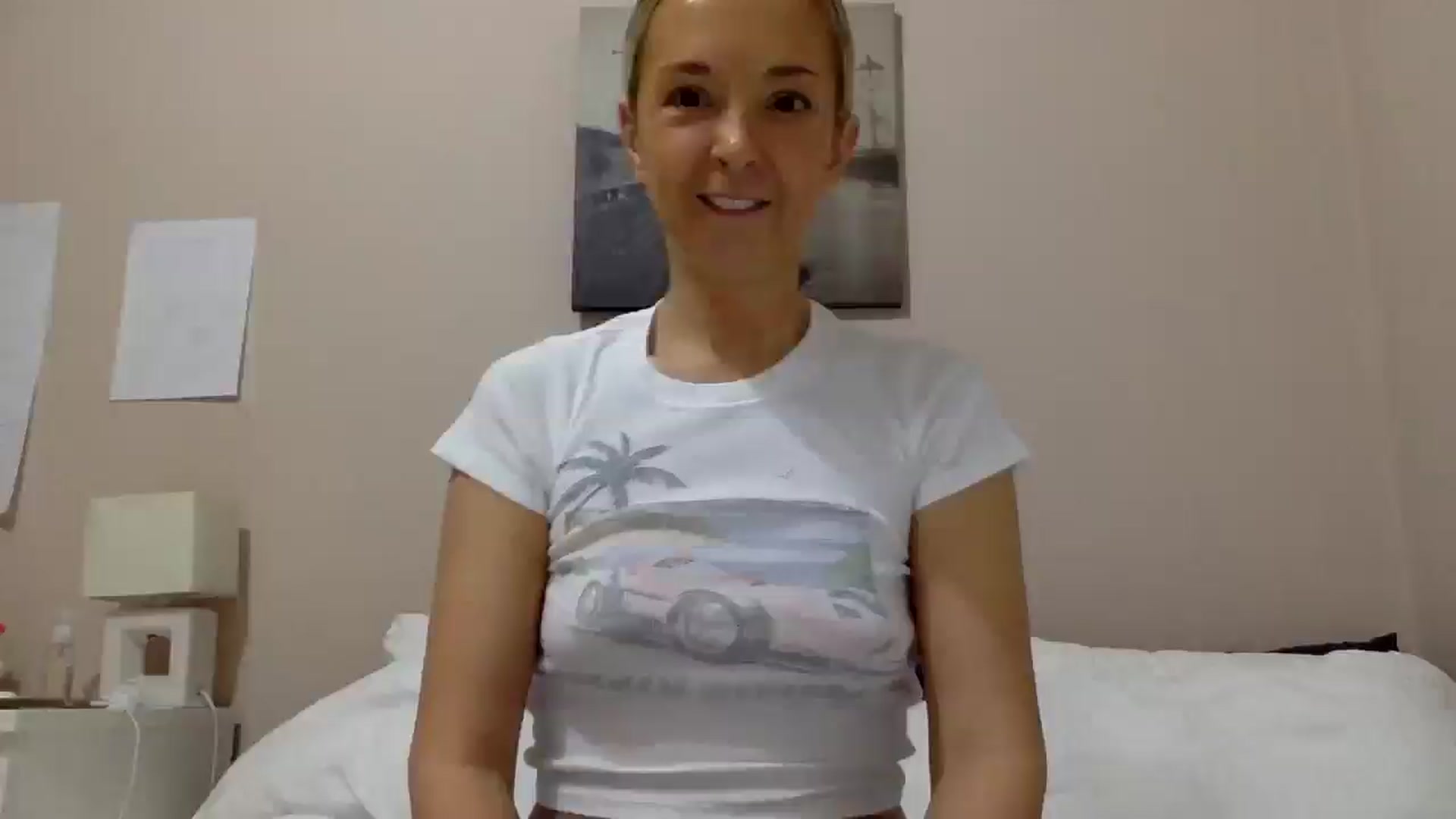 Gallery image thumbnail from Aimee_Angel's myfreecams stream on, 11/22/2024, 18:33 image 9 of 20