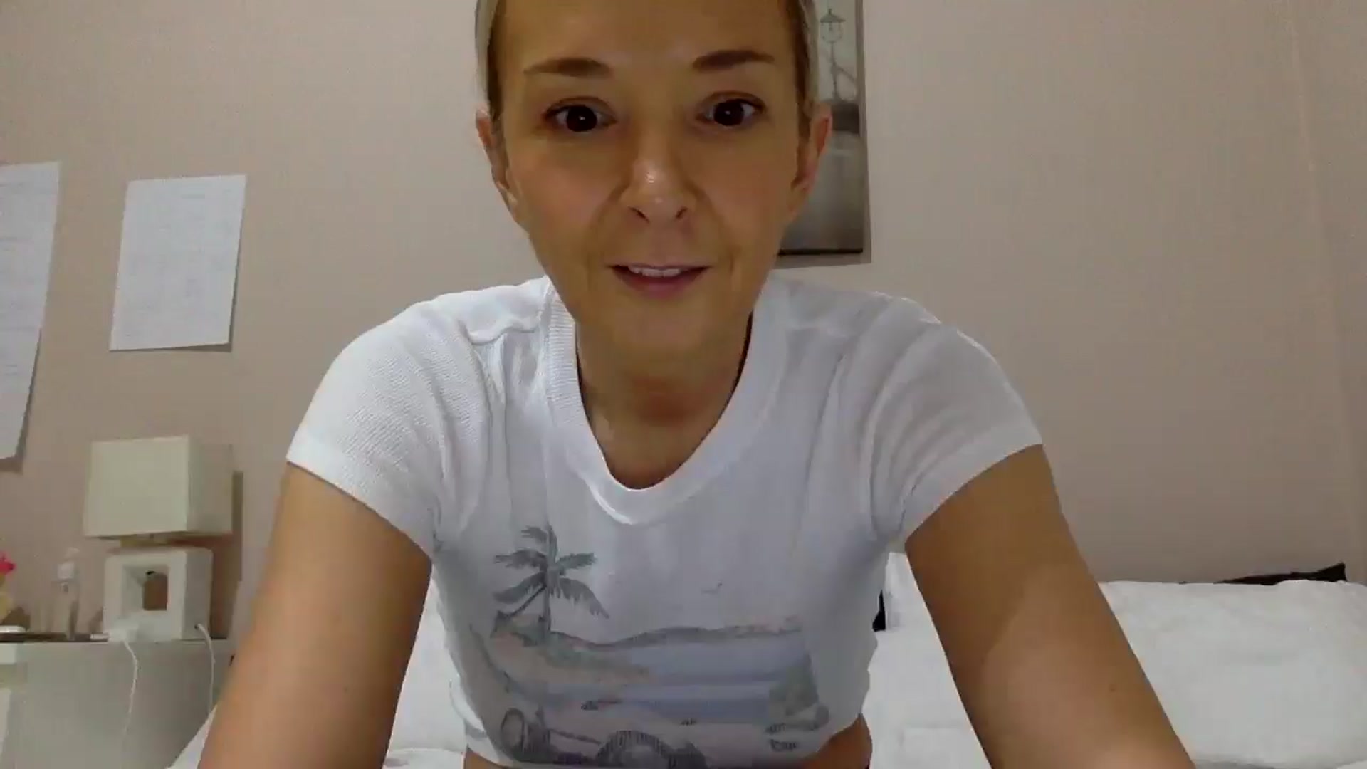 Gallery image thumbnail from Aimee_Angel's myfreecams stream on, 11/22/2024, 18:33 image 1 of 20