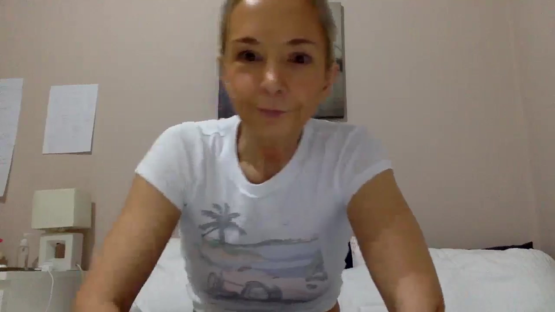 Gallery image thumbnail from Aimee_Angel's myfreecams stream on, 11/22/2024, 18:33 image 8 of 20
