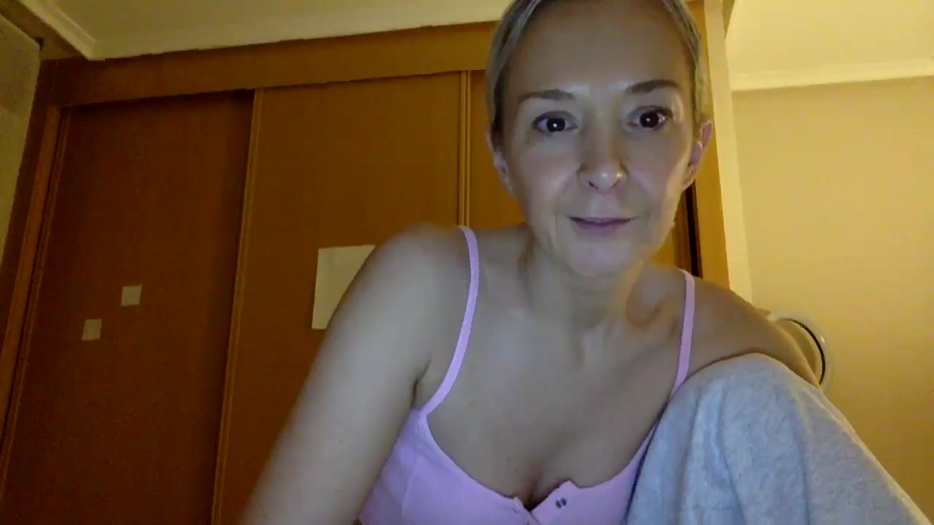 Gallery image thumbnail from Aimee_Angel's myfreecams stream on, 11/30/2024, 22:48 image 11 of 20