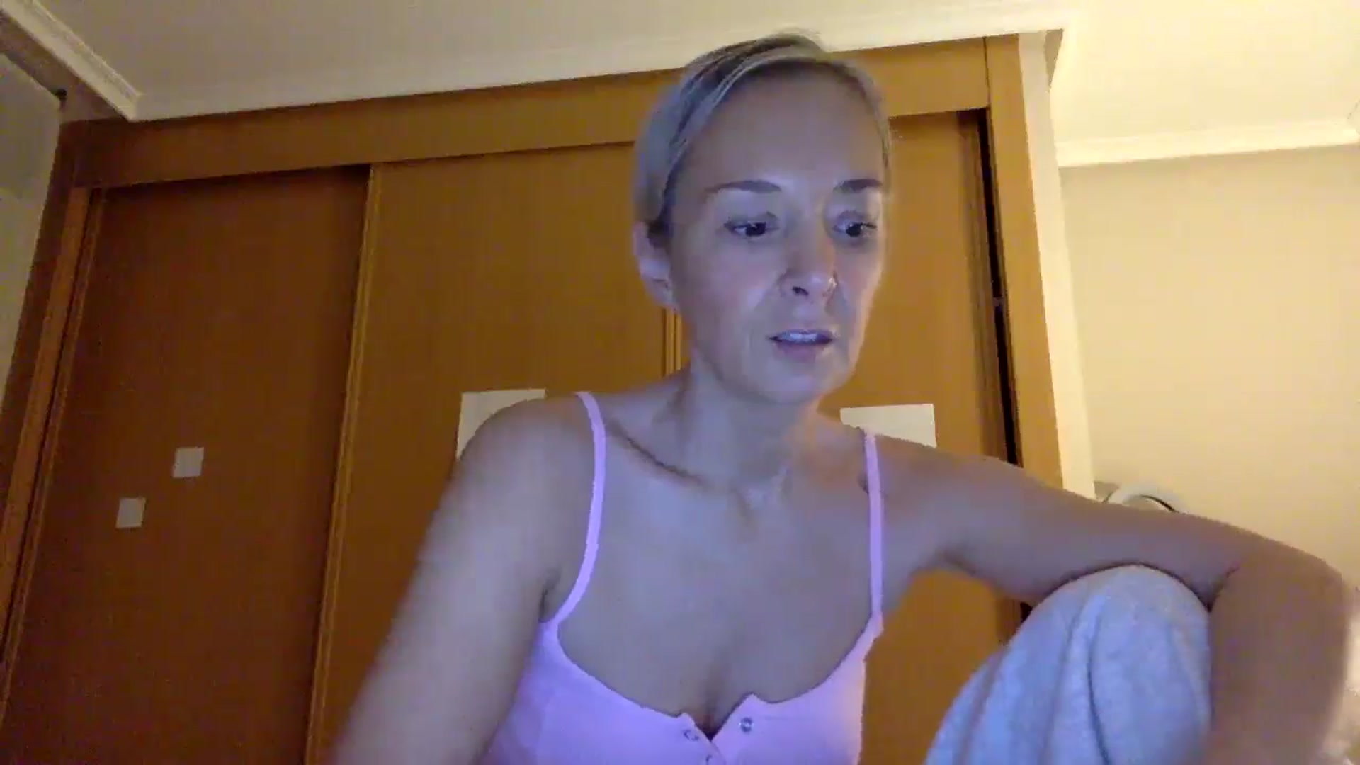 Gallery image thumbnail from Aimee_Angel's myfreecams stream on, 11/30/2024, 22:48 image 13 of 20
