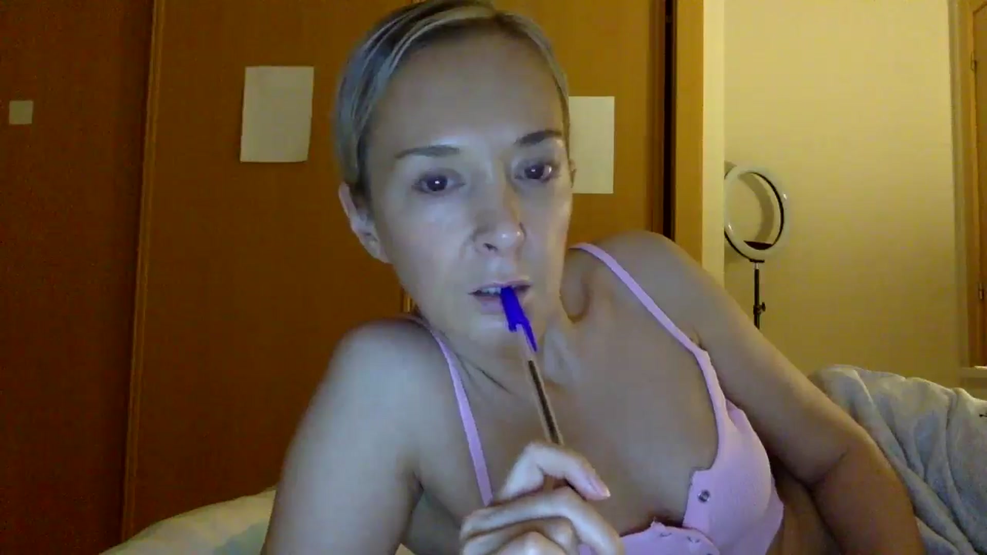Gallery image thumbnail from Aimee_Angel's myfreecams stream on, 11/30/2024, 22:48 image 5 of 20