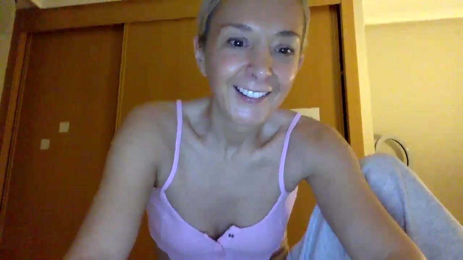 Gallery image thumbnail from Aimee_Angel's myfreecams stream on, 11/30/2024, 22:48 image 12 of 20